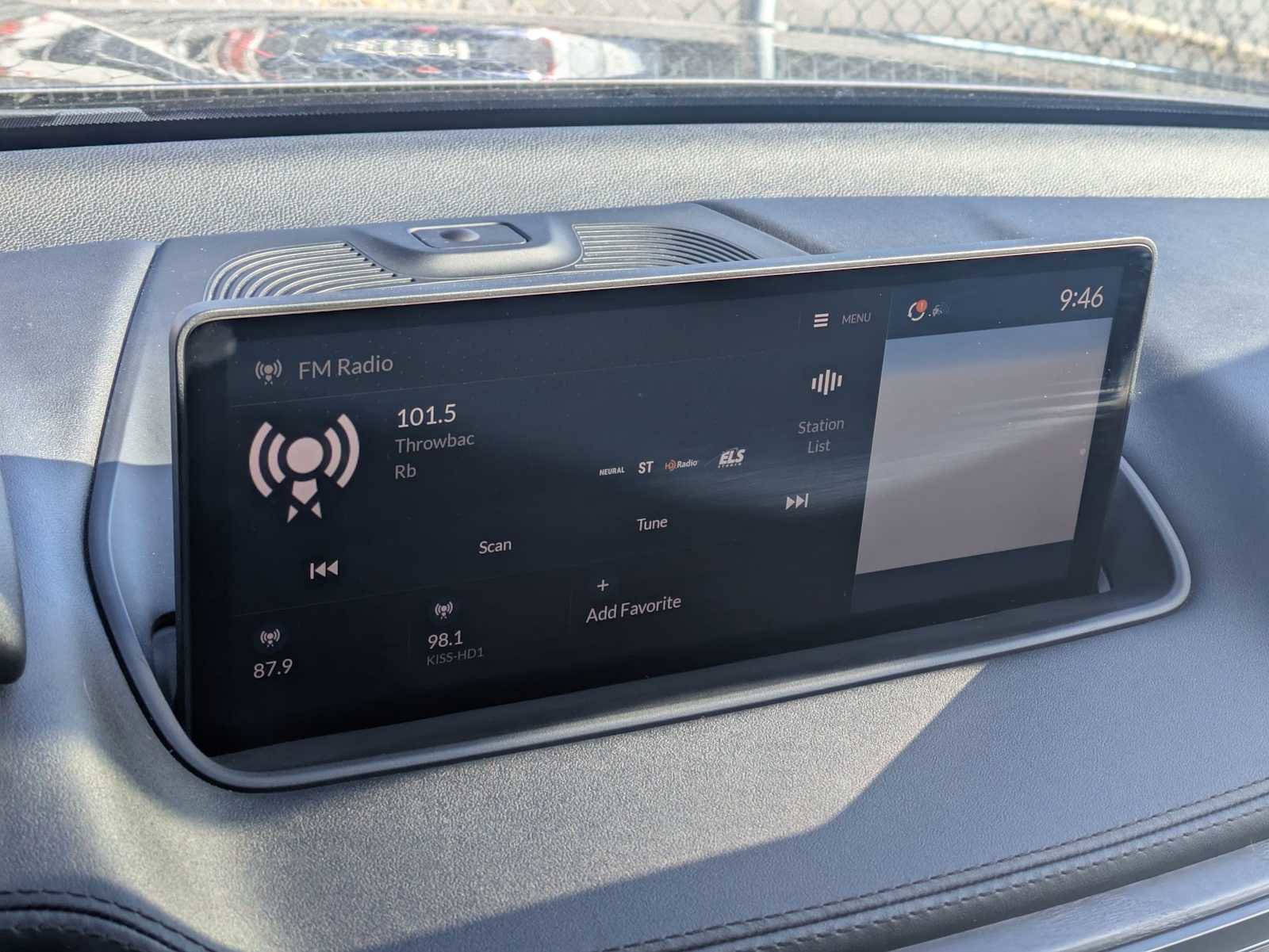 Used 2023 Acura MDX SH-AWD w/ Advance Package image 30