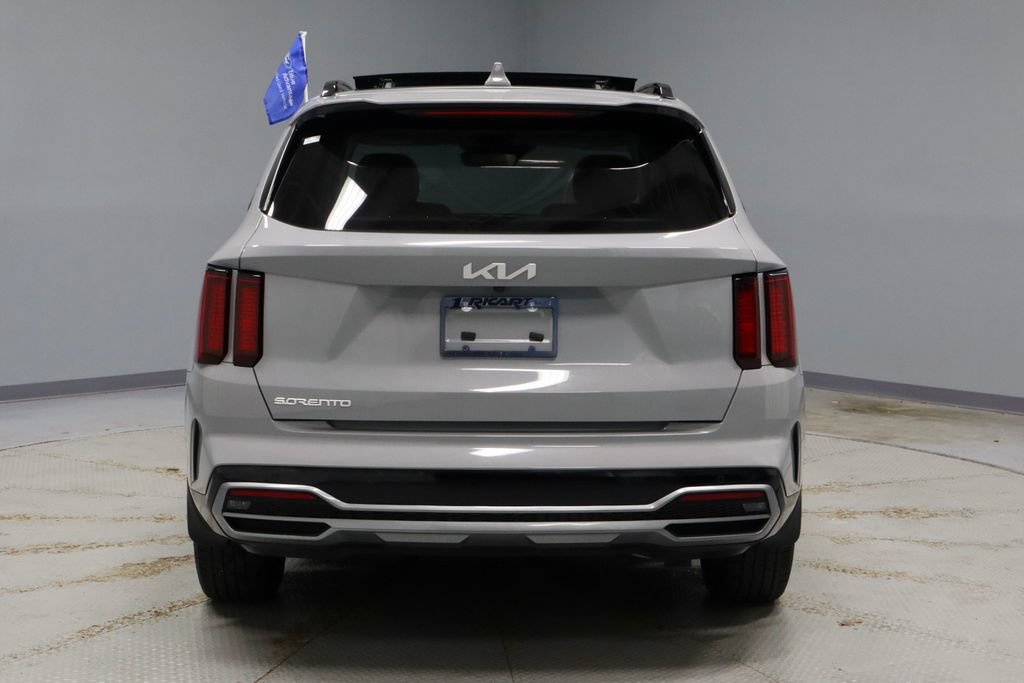 Used 2023 Kia Sorento EX w/ Panoramic Sunroof Package FWD image 11