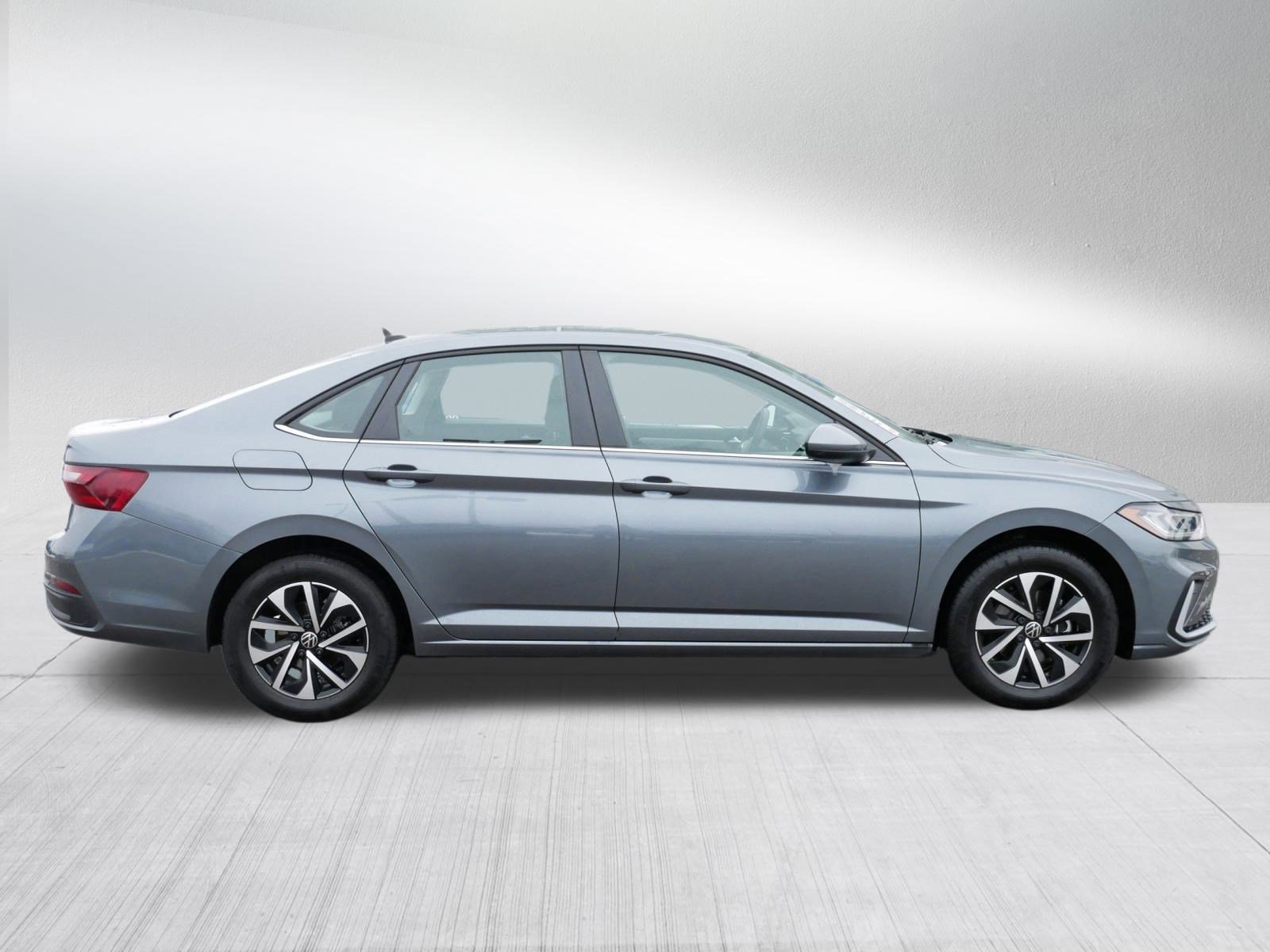 Used 2025 Volkswagen Jetta S image 8