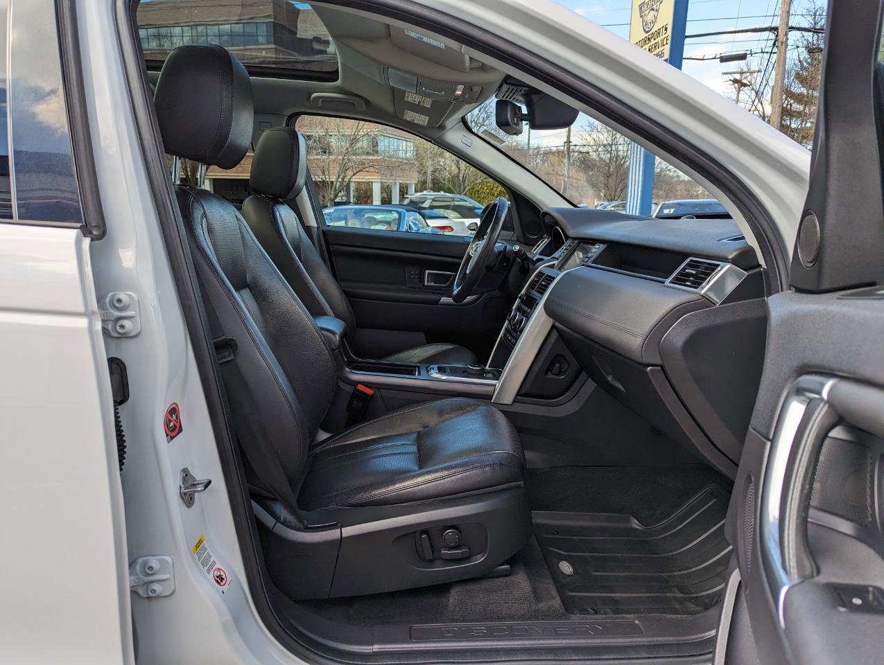 Used 2017 Land Rover Discovery Sport HSE image 31