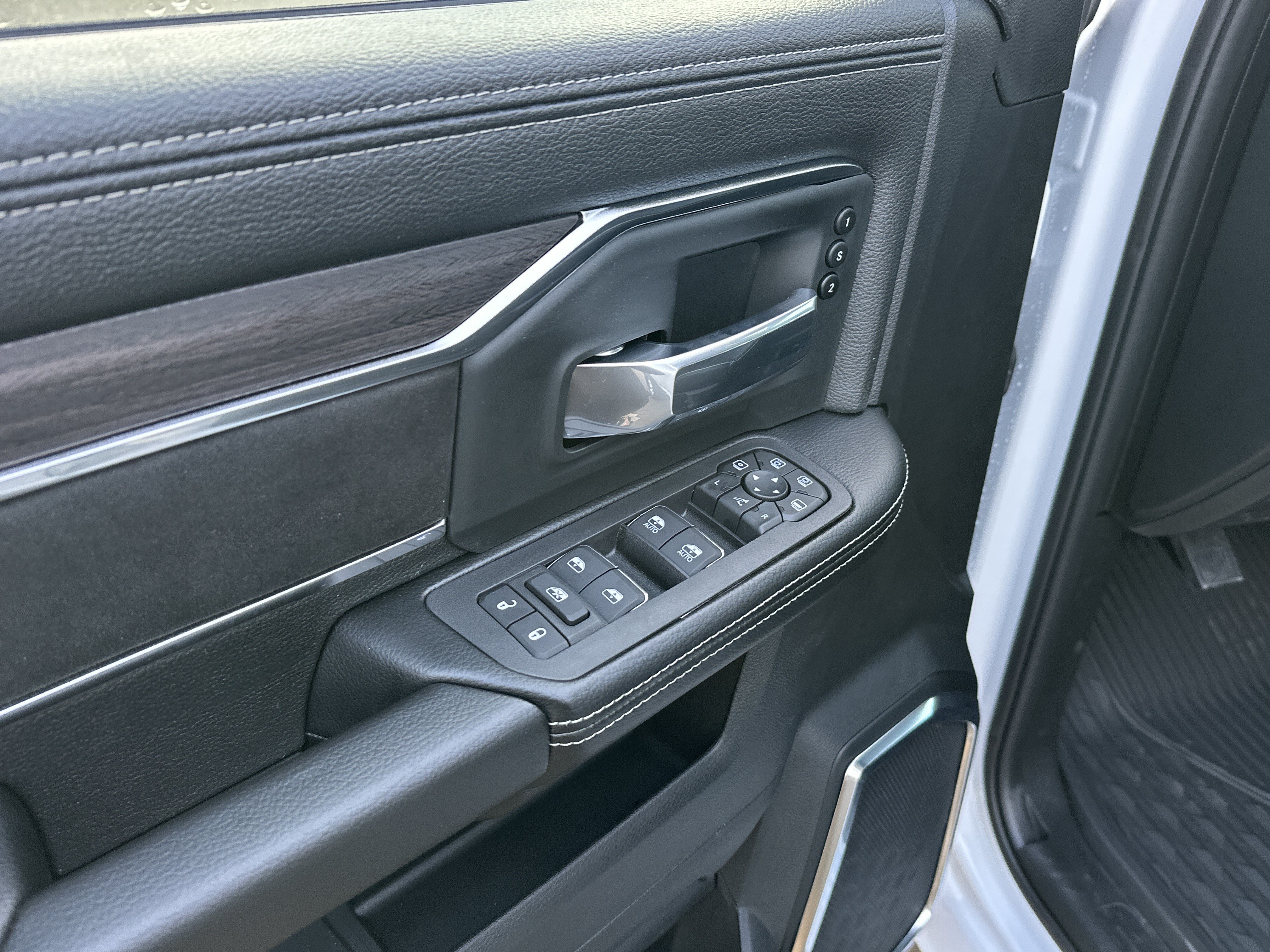 New 2026 RAM 2500 Laramie w/ Sport Appearance Package AWD/4WD image 16
