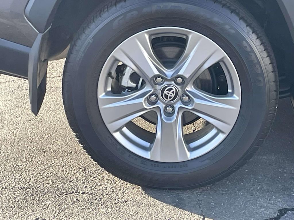 Used 2024 Toyota RAV4 XLE w/ Convenience Package image 13