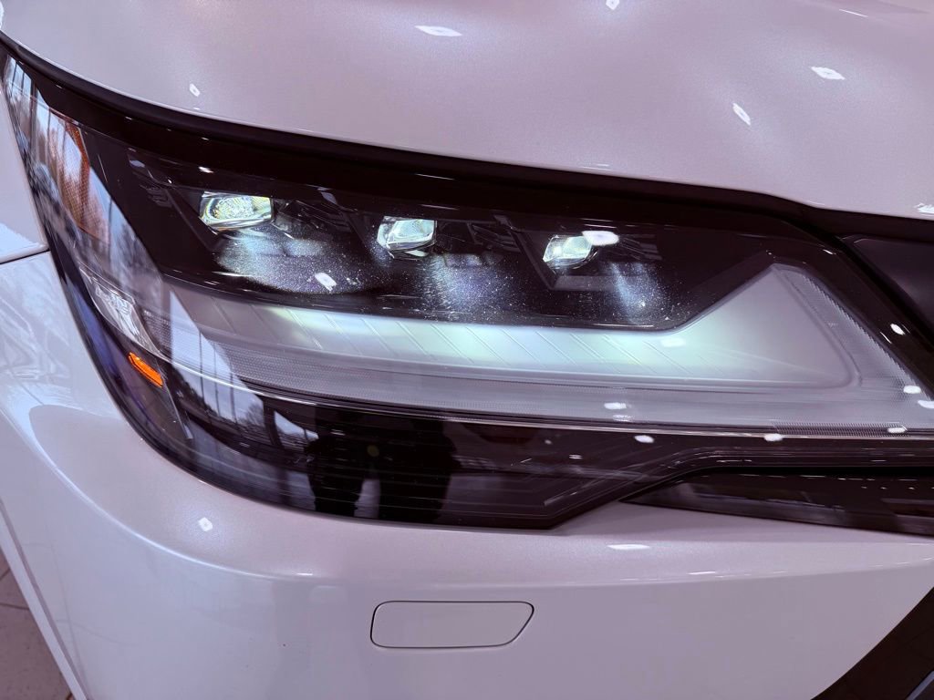 Used 2022 Lexus LX 600 4WD w/ Premium Package image 10