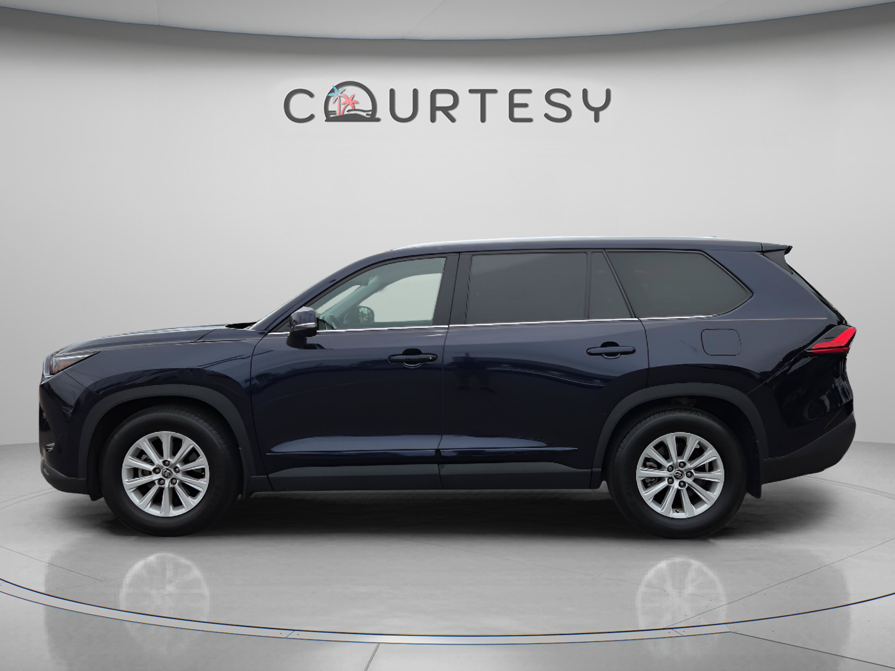 Certified 2024 Toyota Grand Highlander FWD image 2