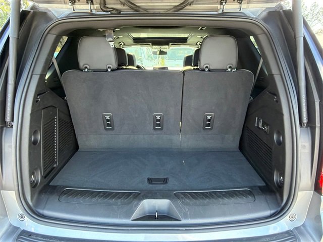 Used 2022 GMC Yukon SLT w/ SLT Premium Package image 18