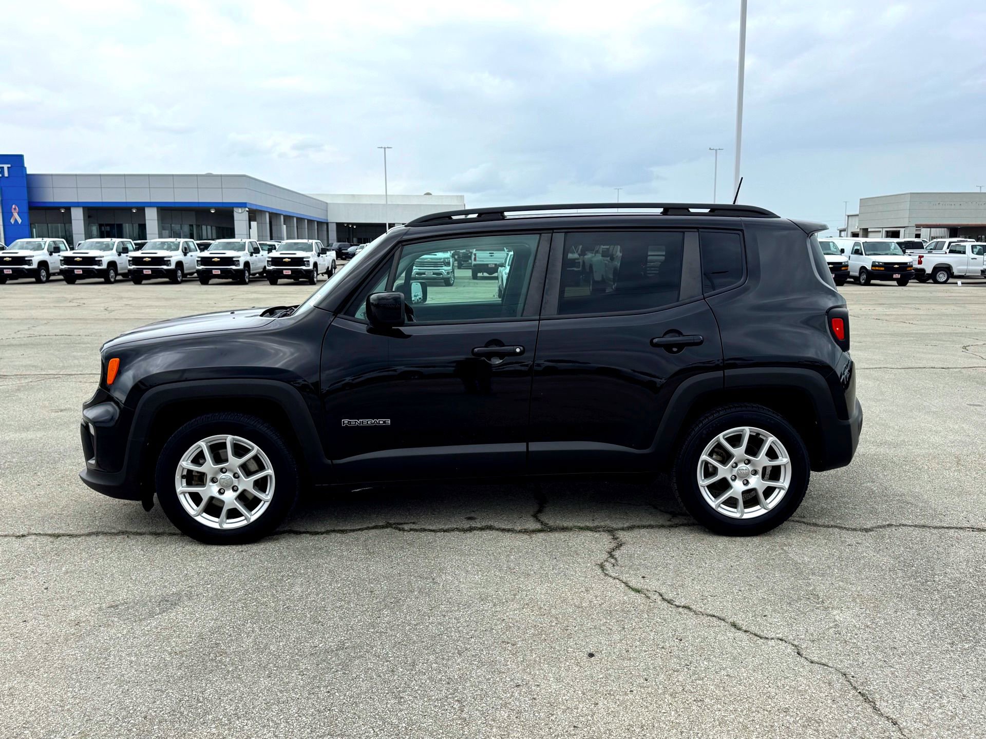 Used 2020 Jeep Renegade Latitude FWD image 10