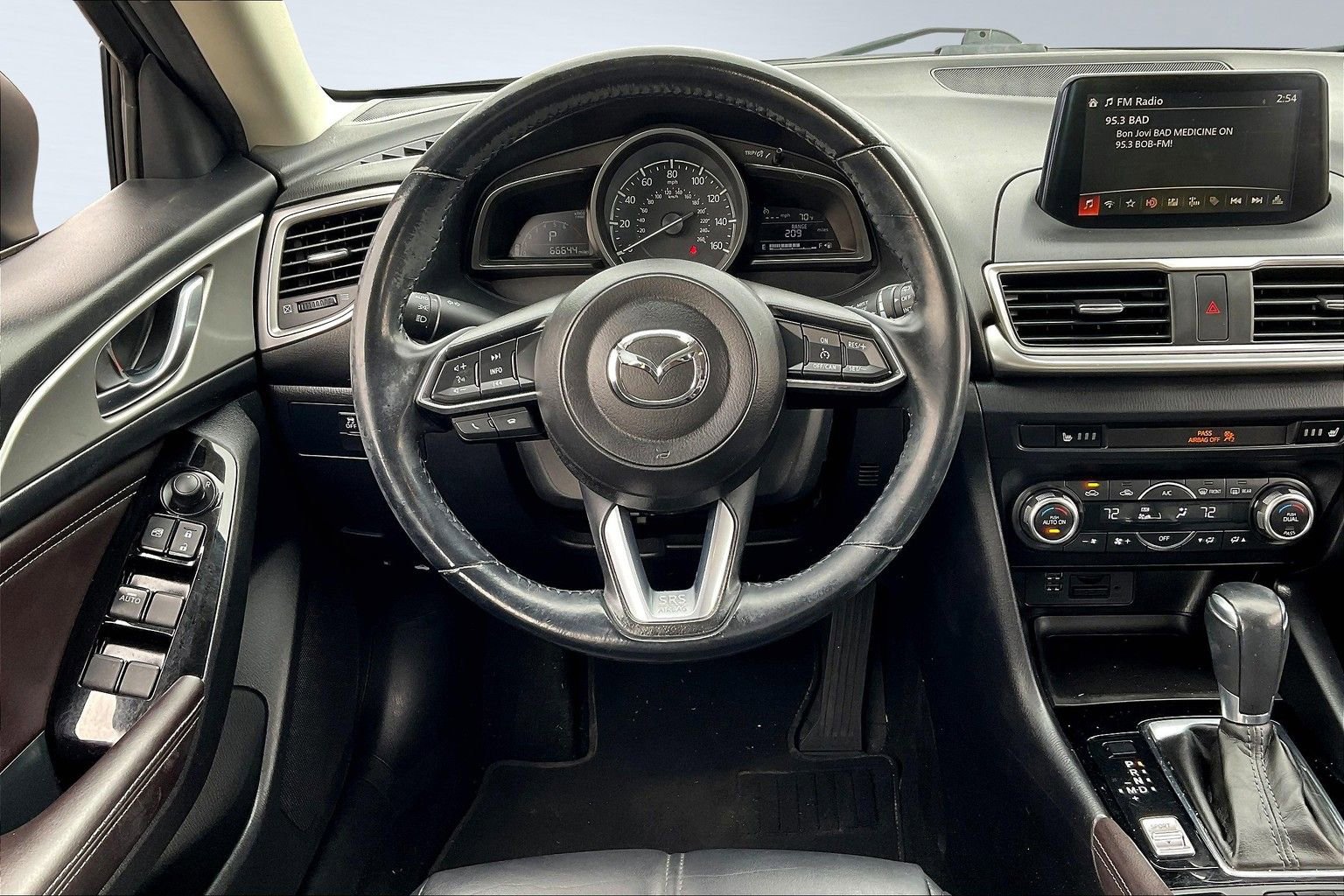 Used 2017 MAZDA MAZDA3 Touring image 5