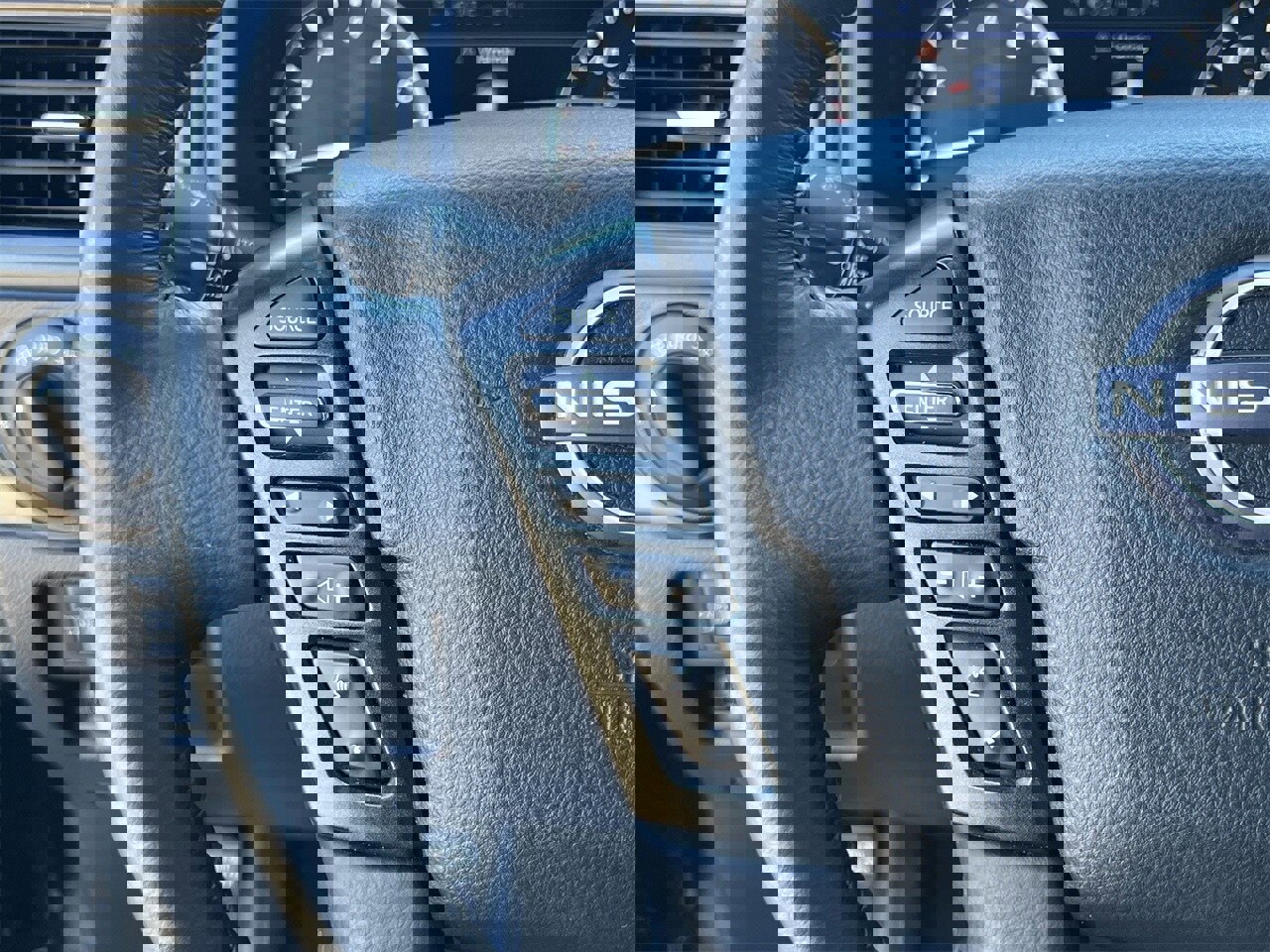 Used 2024 Nissan Titan SV w/ SV Convenience Package image 12