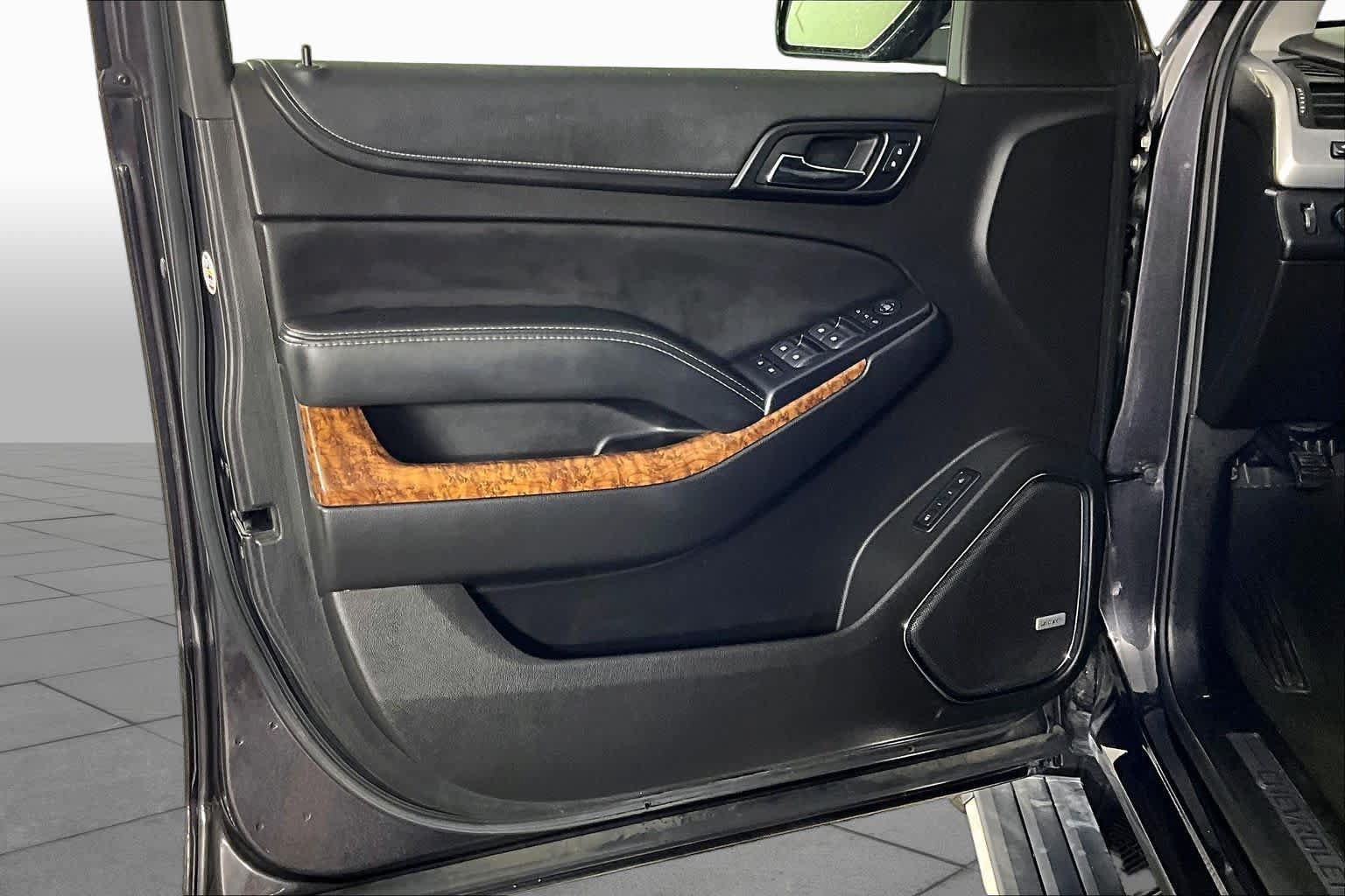 Used 2017 Chevrolet Suburban Premier AWD/4WD image 20