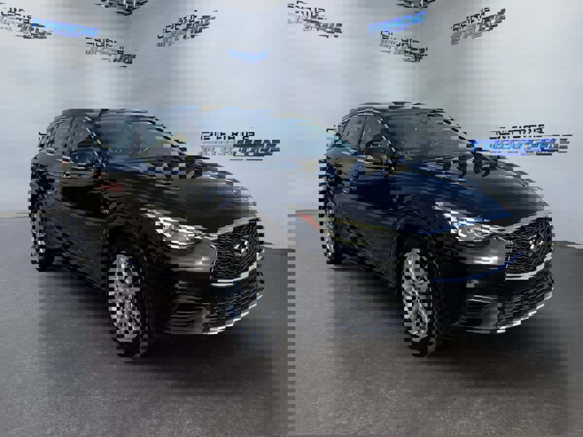 Used 2018 INFINITI QX30 w/ Cargo Package image 3