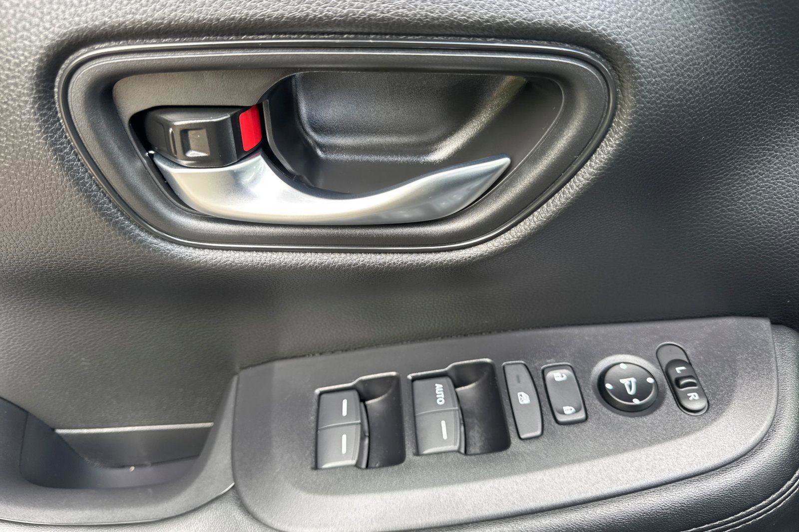 Certified 2026 Honda HR-V LX image 5