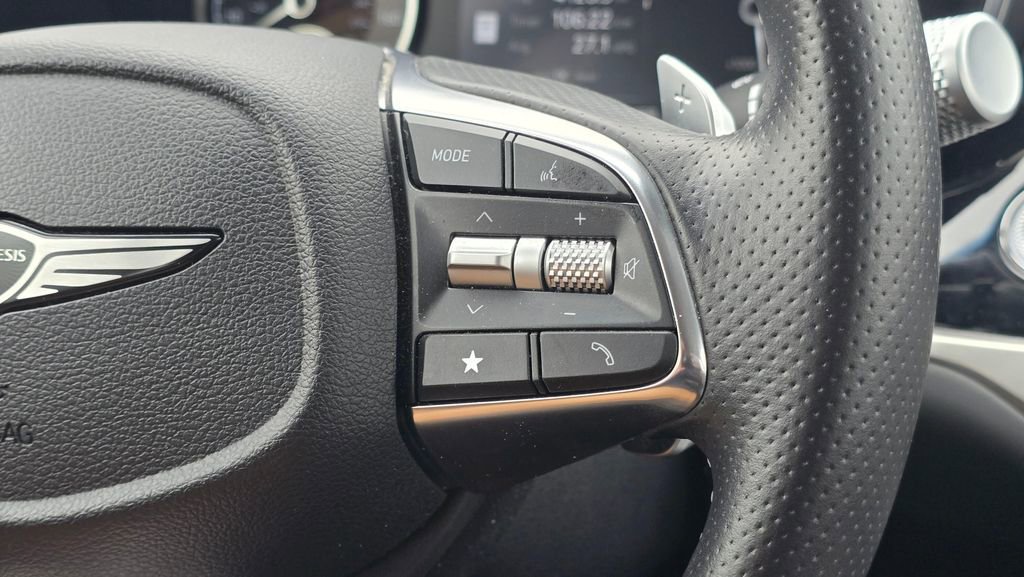 Used 2025 Genesis G70 2.5T image 26