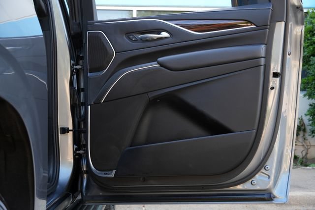 Used 2021 Cadillac Escalade ESV Premium Luxury w/ Performance Package AWD/4WD image 45