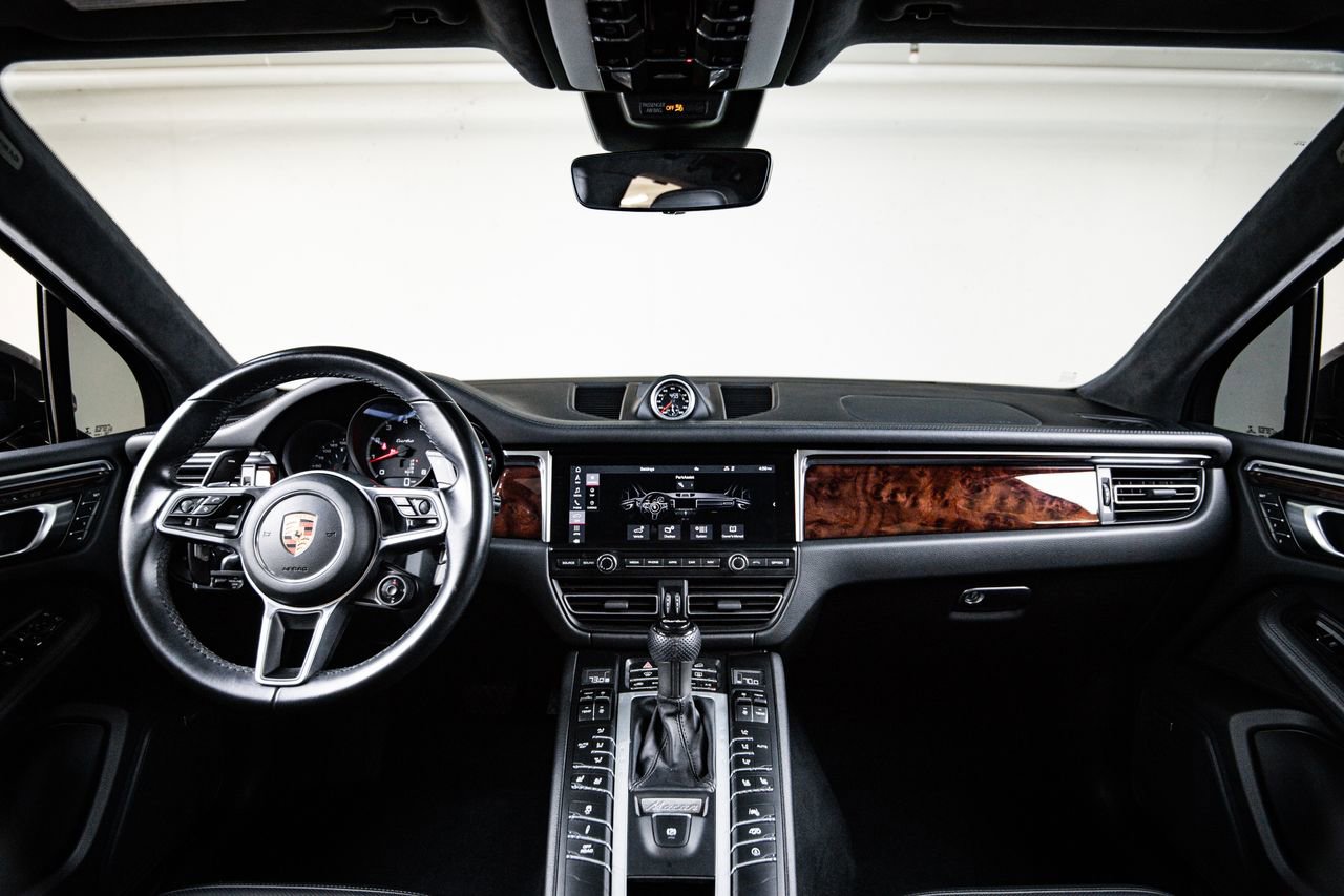 Certified 2021 Porsche Macan Turbo AWD/4WD image 25
