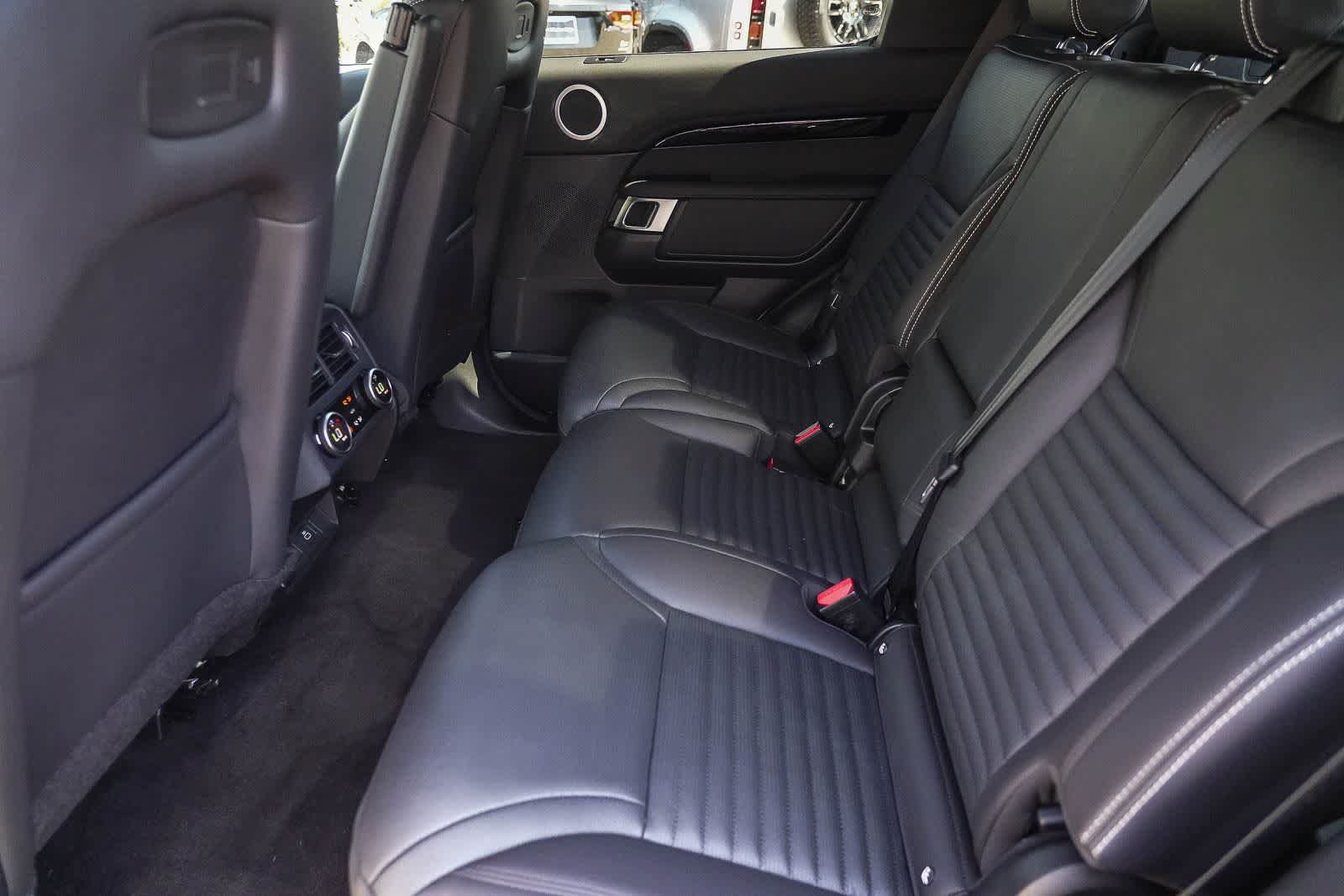 Used 2025 Land Rover Discovery S AWD/4WD image 19