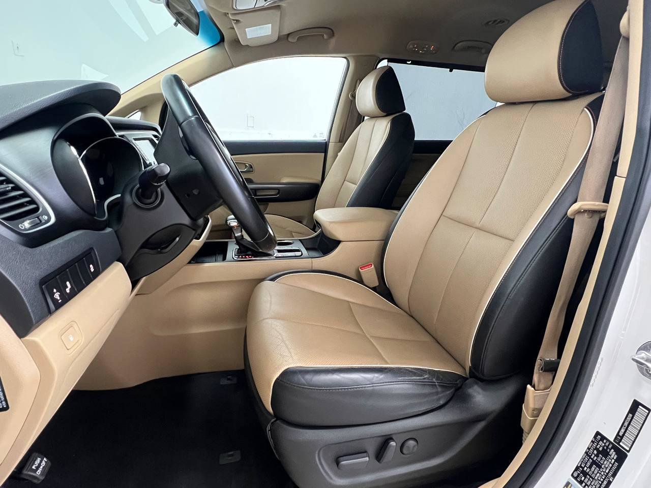 Used 2019 Kia Sedona EX image 8