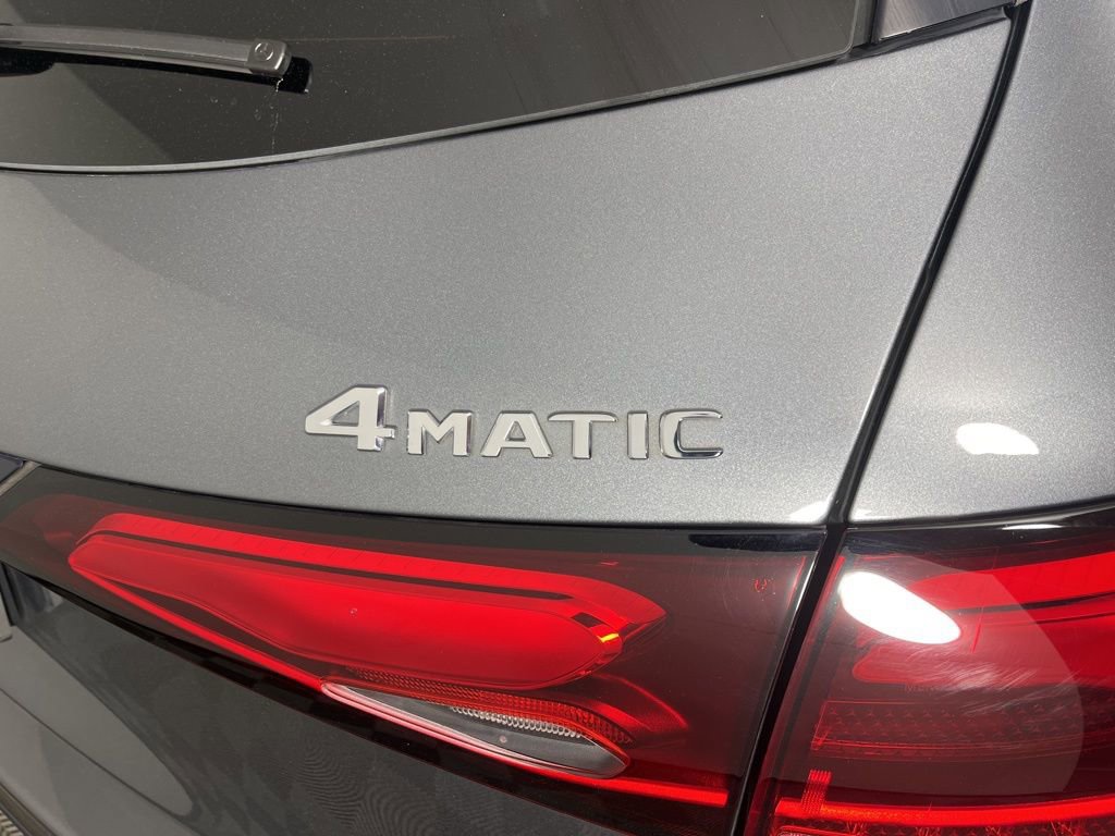 Used 2023 Mercedes-Benz GLC 300 4MATIC image 4