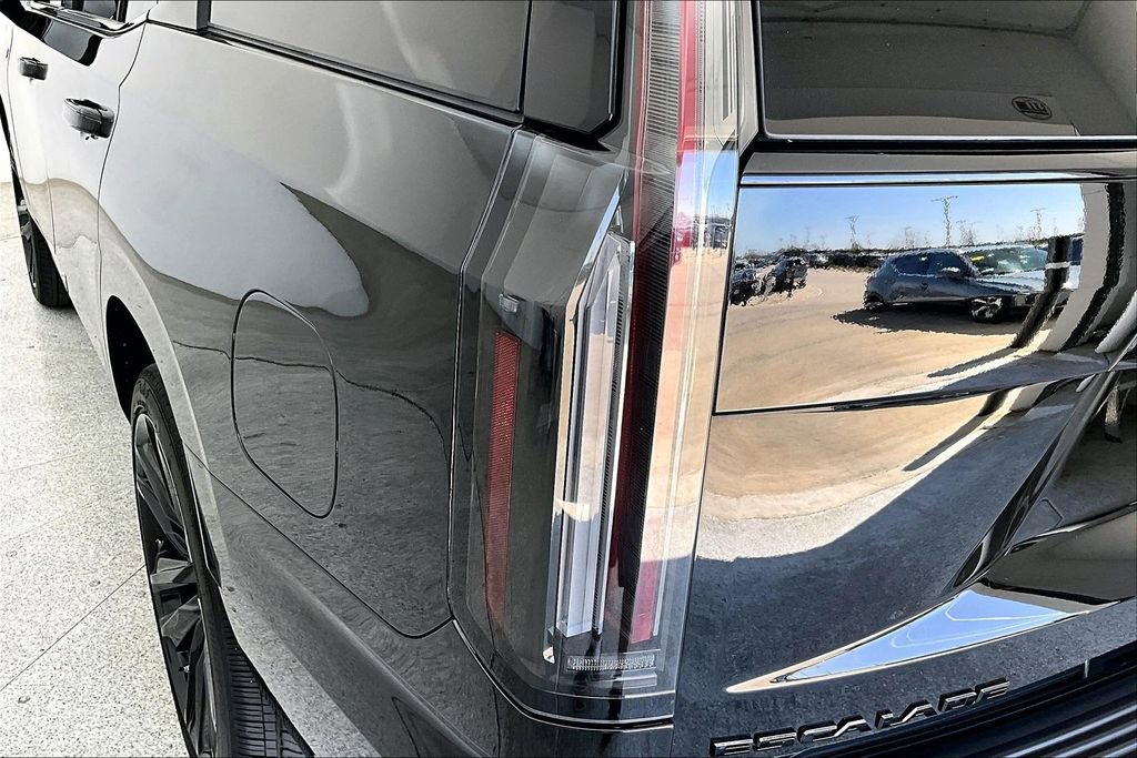 Used 2025 Cadillac Escalade Sport w/ Touring Package image 39