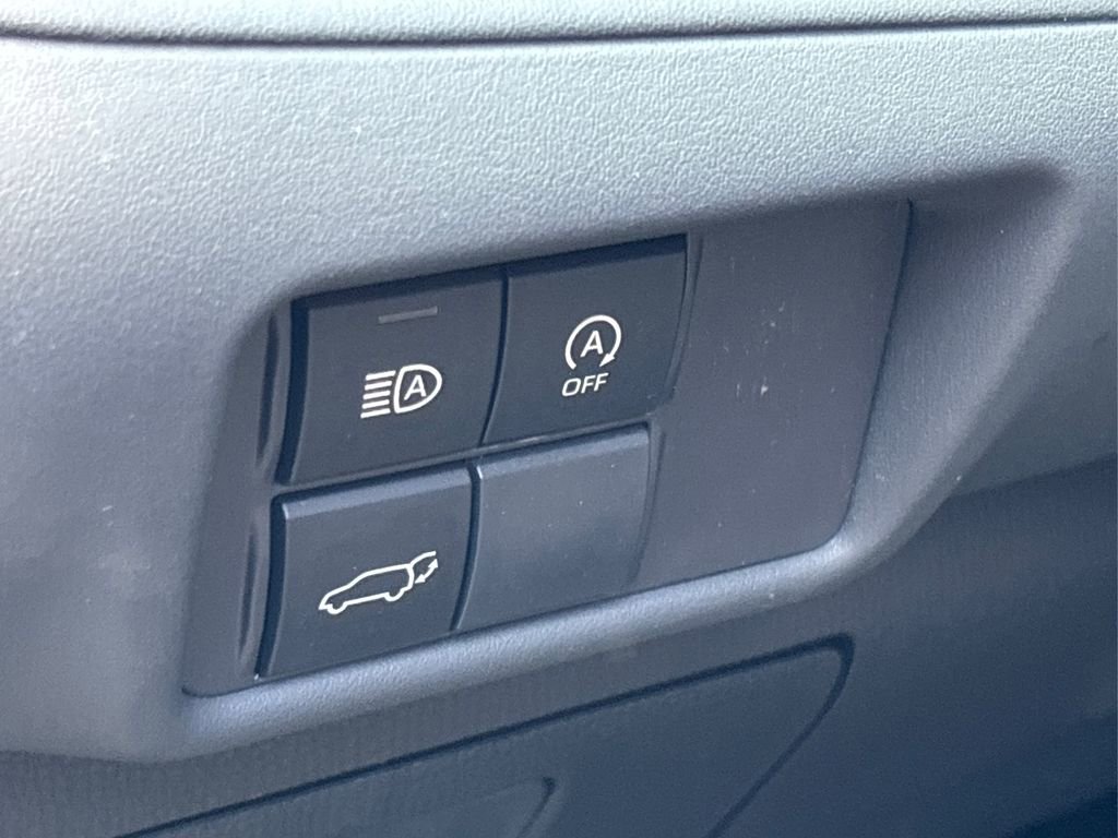 Used 2023 Toyota Highlander LE image 37