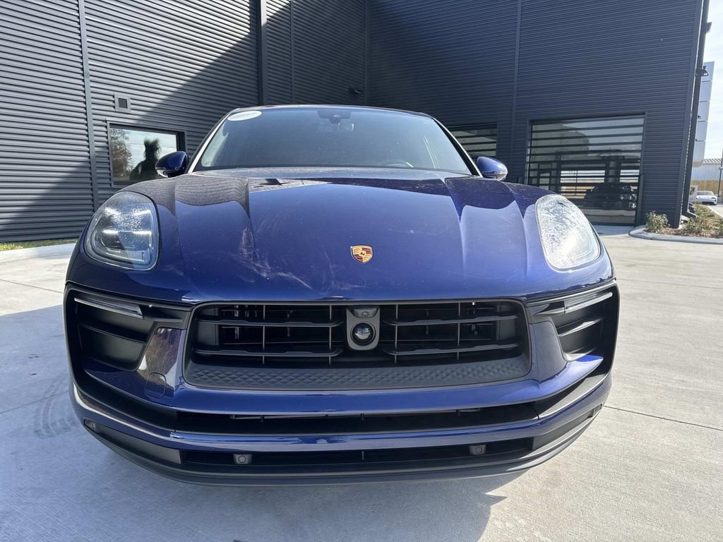 Certified 2025 Porsche Macan image 6