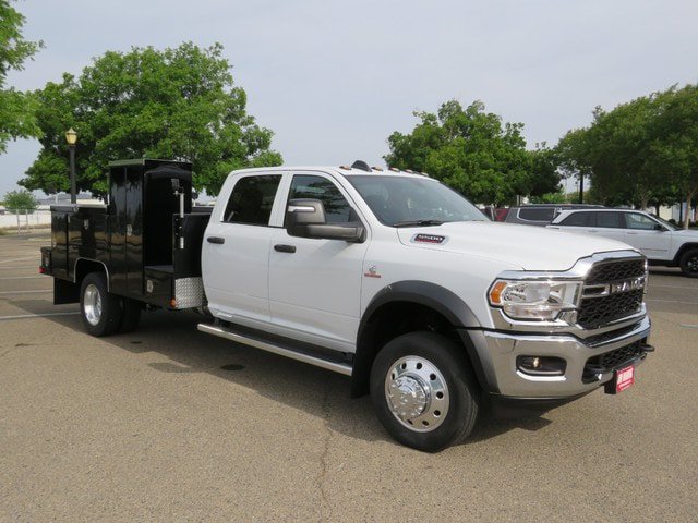 New 2023 RAM 5500 Tradesman w/ Chrome Appearance Group RWD image 4