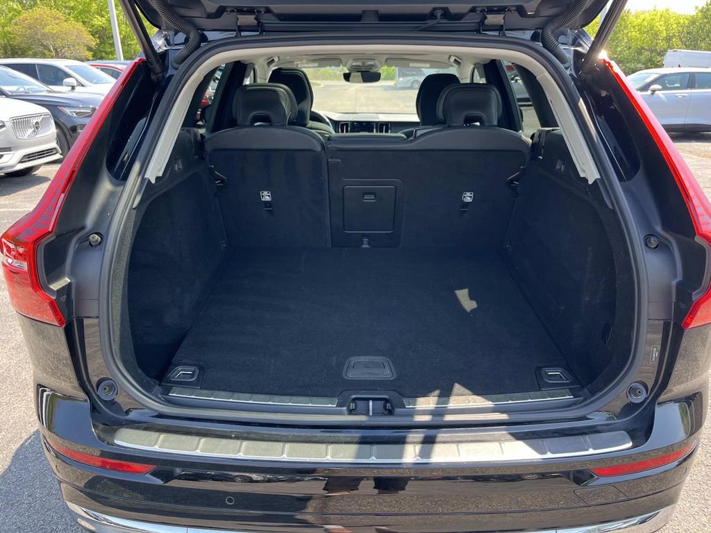Certified 2023 Volvo XC60 B5 Plus AWD/4WD image 12