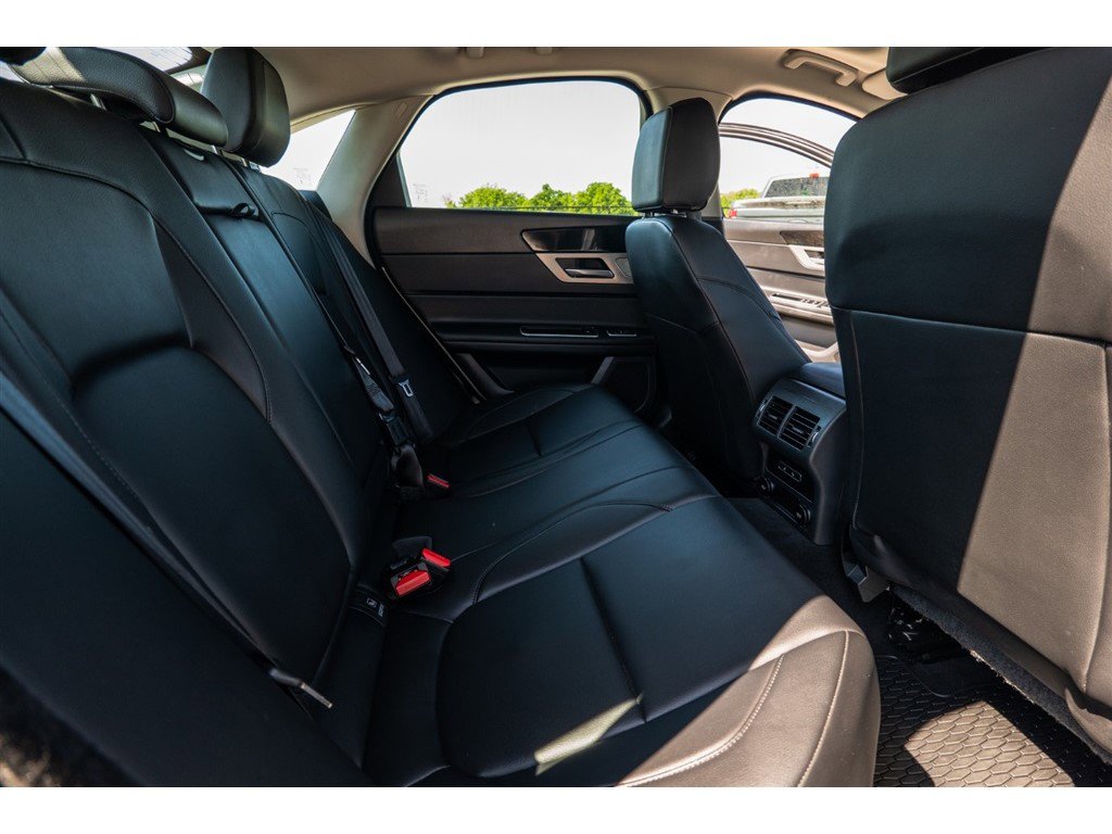 Used 2017 Jaguar XF Premium image 22