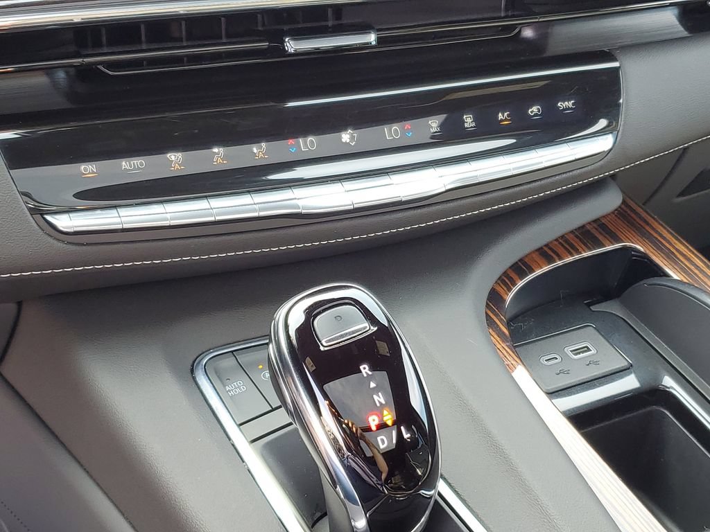 Used 2024 Cadillac Escalade ESV Premium Luxury w/ LPO, Floor Liner Package AWD/4WD image 17