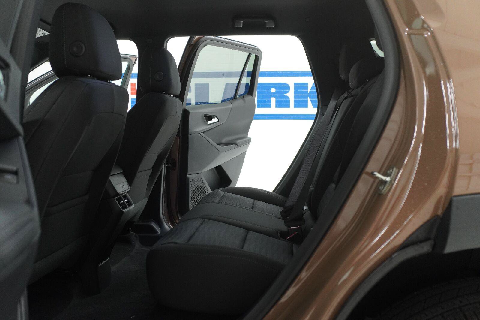 New 2027 Chevrolet Equinox LT w/ Safety and Technology Package FWD image 28