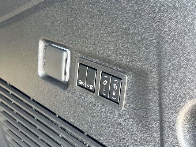 New 2026 GMC Yukon XL Denali w/ Denali Reserve Package image 32