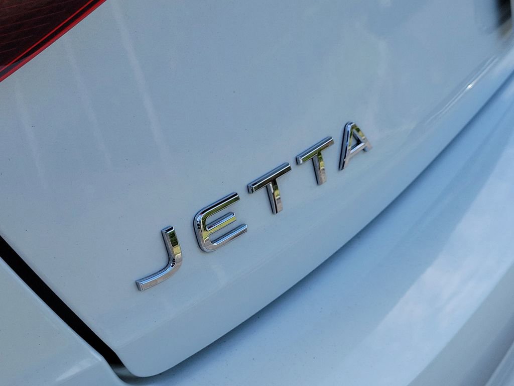 Used 2023 Volkswagen Jetta SE w/ Panoramic Sunroof Package image 5