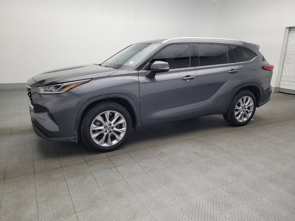 Used 2020 Toyota Highlander Limited FWD image 2