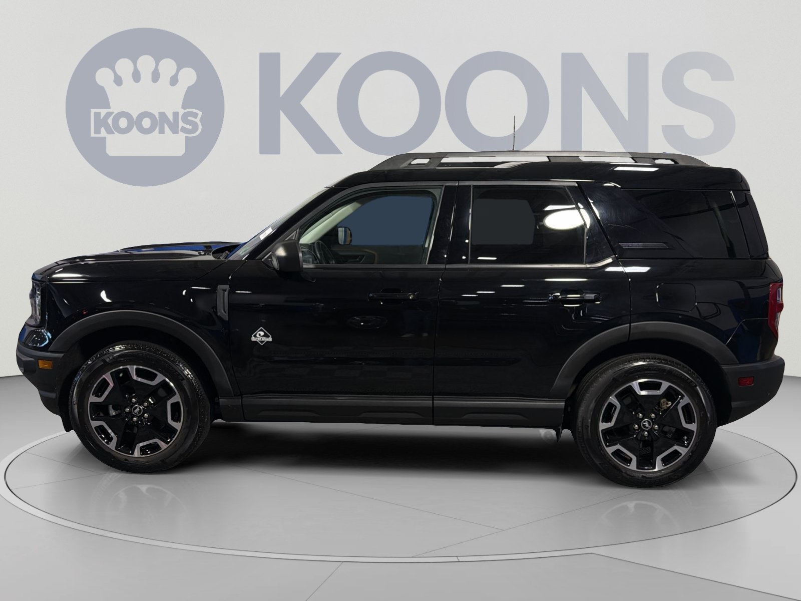 Used 2023 Ford Bronco Sport Outer Banks w/ Tech Package AWD/4WD image 2