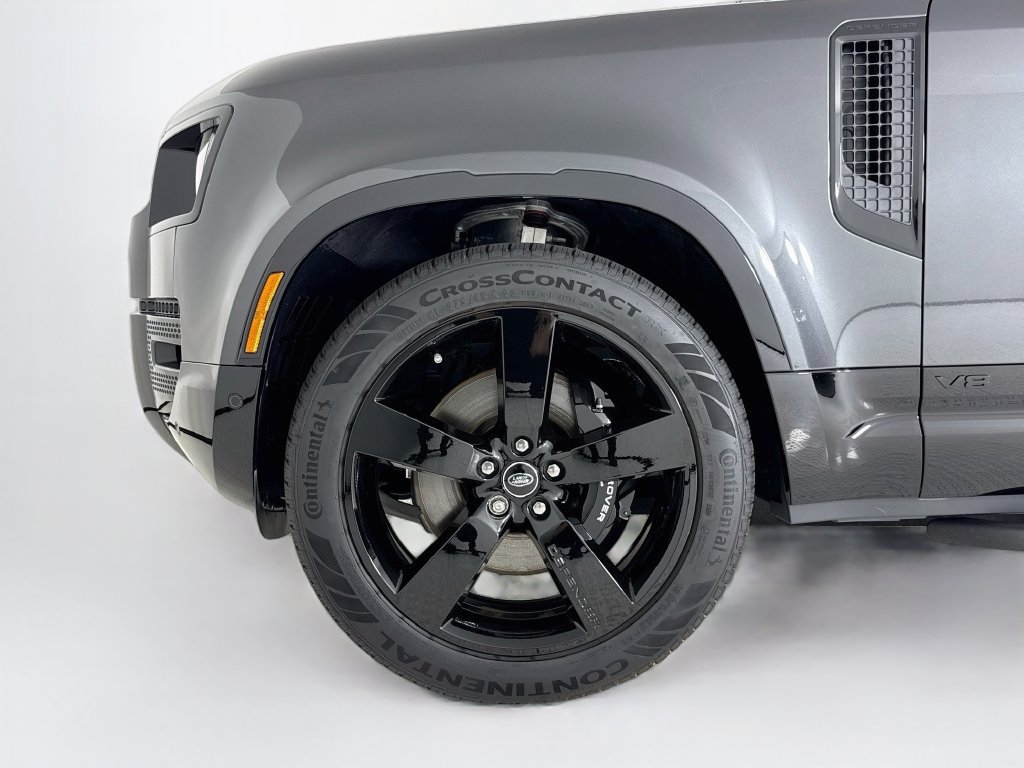Used 2025 Land Rover Defender 130 V8 AWD/4WD image 28