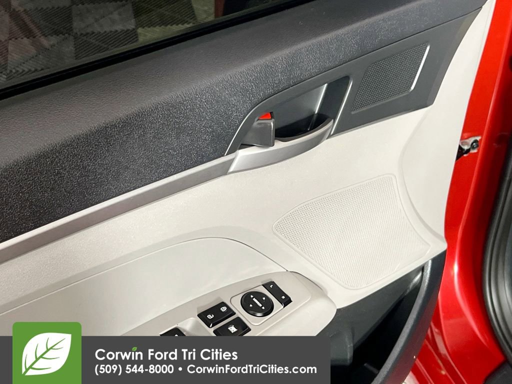 Used 2017 Hyundai Elantra SE image 12