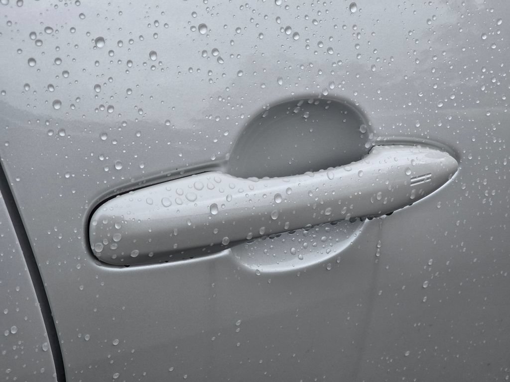 Used 2021 Toyota Prius FWD image 17
