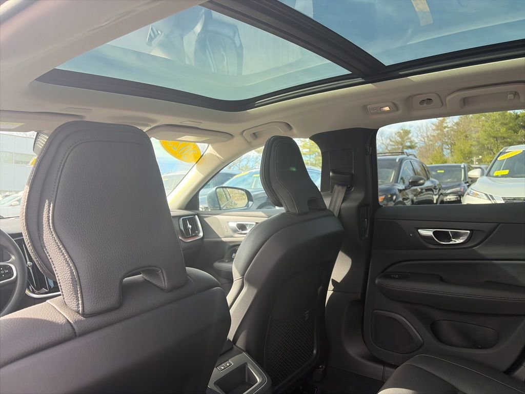 Used 2025 Volvo V60 B5 Cross Country Plus AWD/4WD image 17