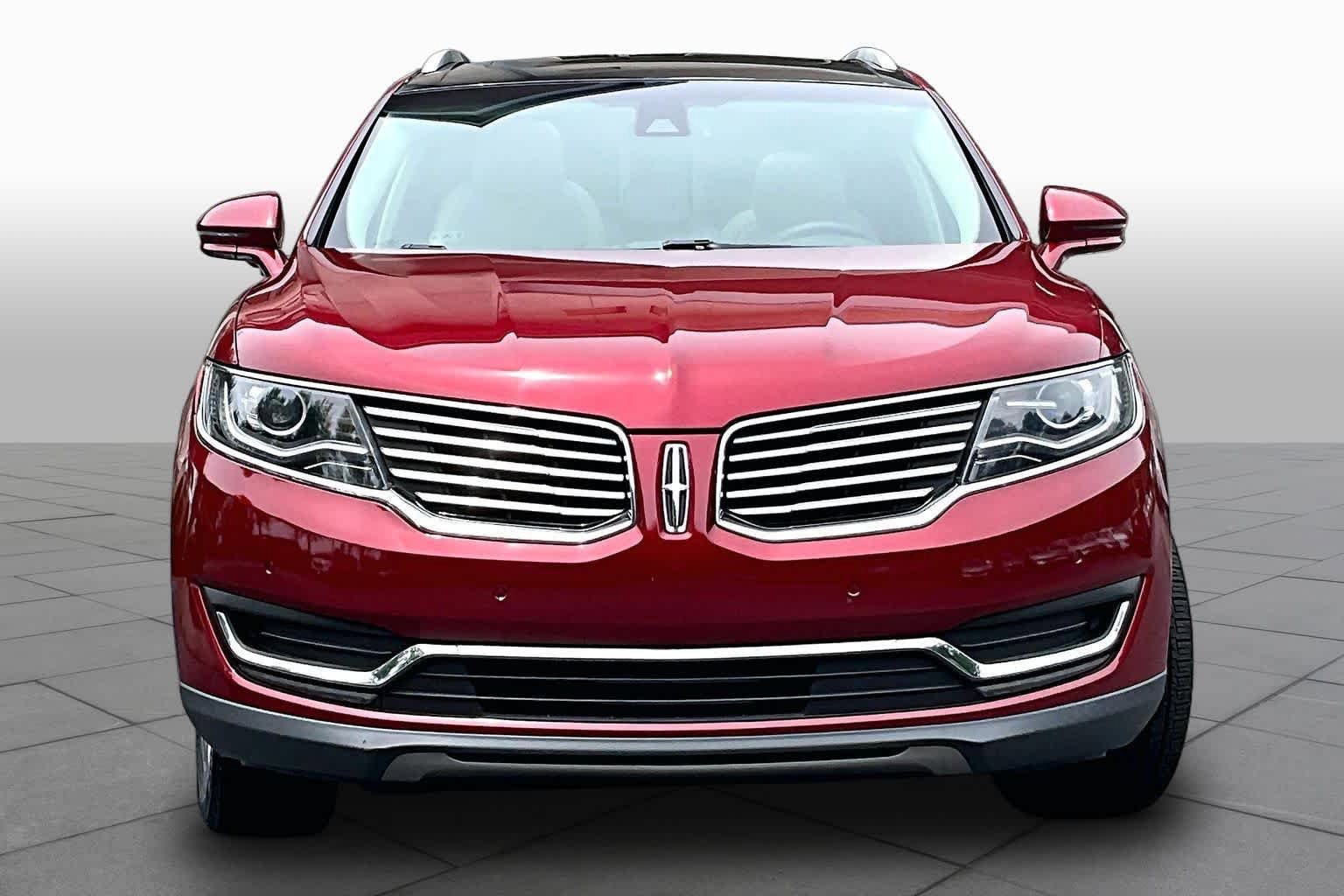 Used 2018 Lincoln MKX Reserve w/ Driver Assistance Package FWD image 4