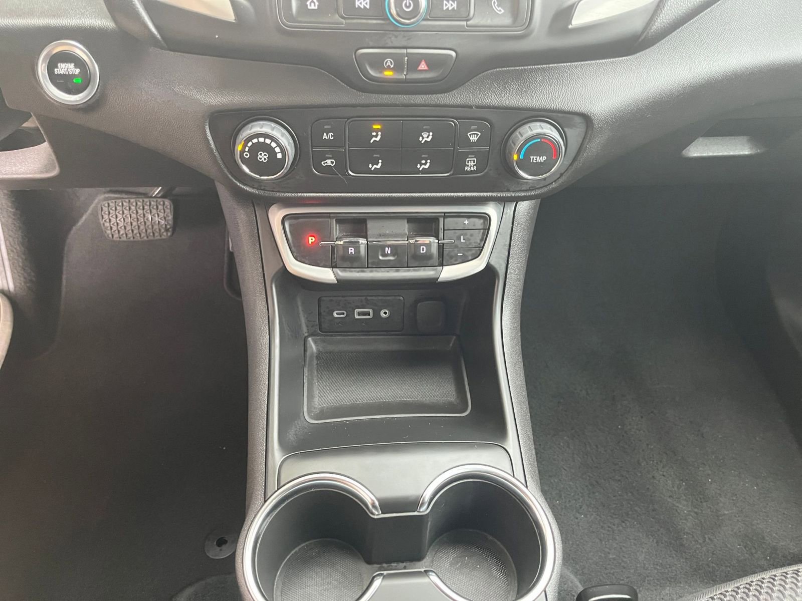 Used 2024 GMC Terrain SLE image 40