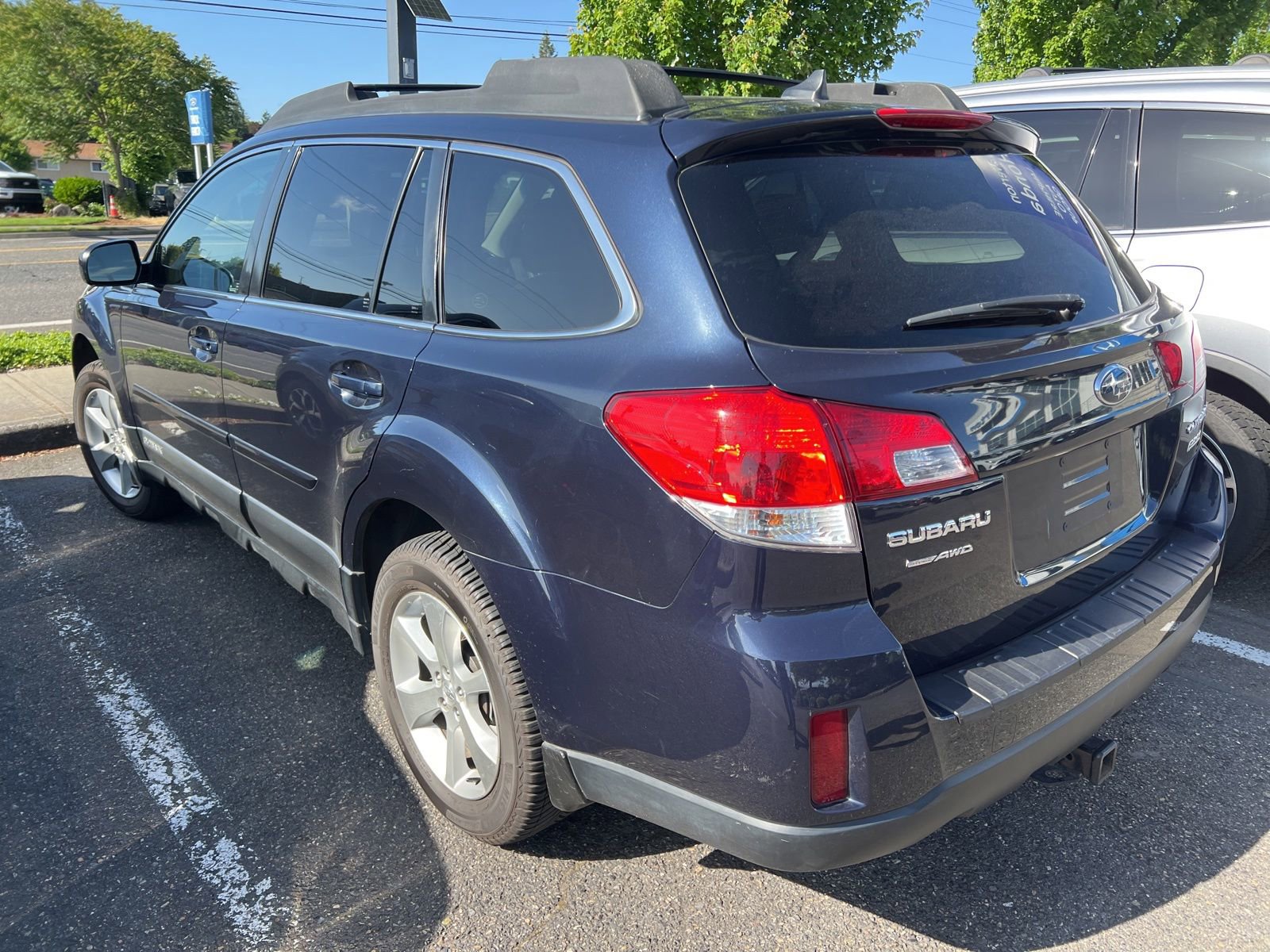 Used 2013 Subaru Outback 2.5i Limited AWD/4WD image 12