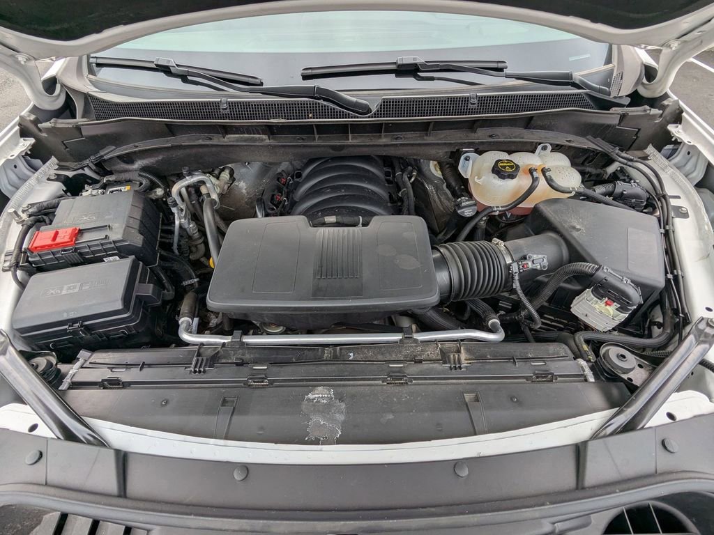 Used 2025 Chevrolet Suburban Z71 image 37