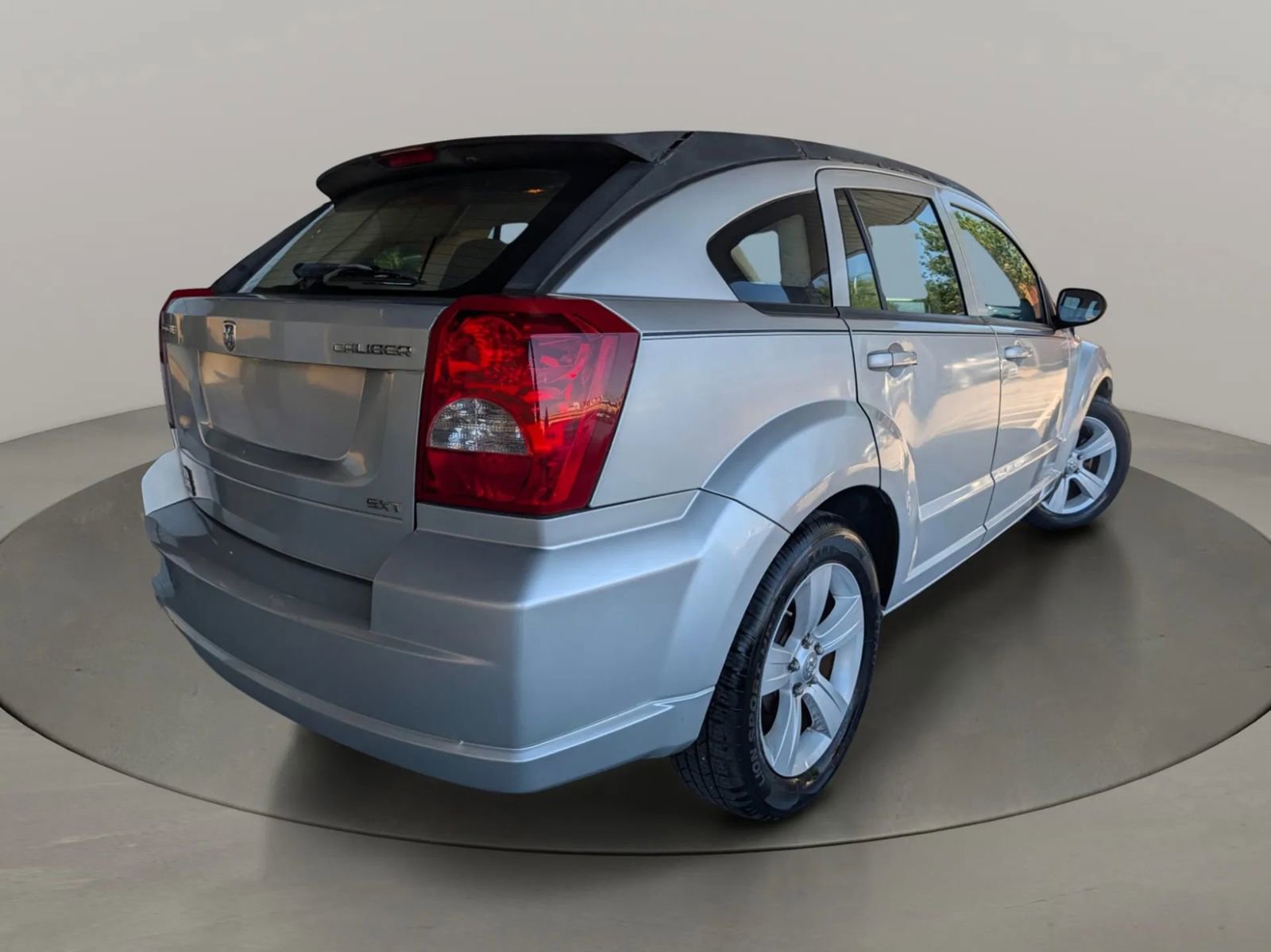 Used 2010 Dodge Caliber SXT FWD image 3