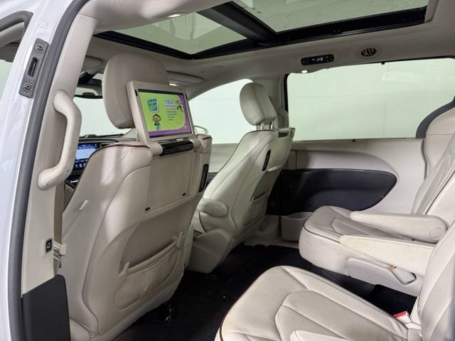 Used 2019 Chrysler Pacifica Limited w/ Advanced Safetytec Group FWD image 22