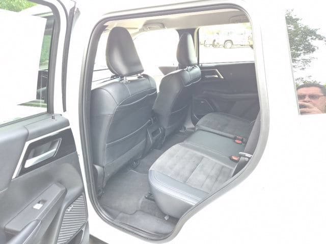 Used 2025 Mitsubishi Outlander SE AWD/4WD image 14