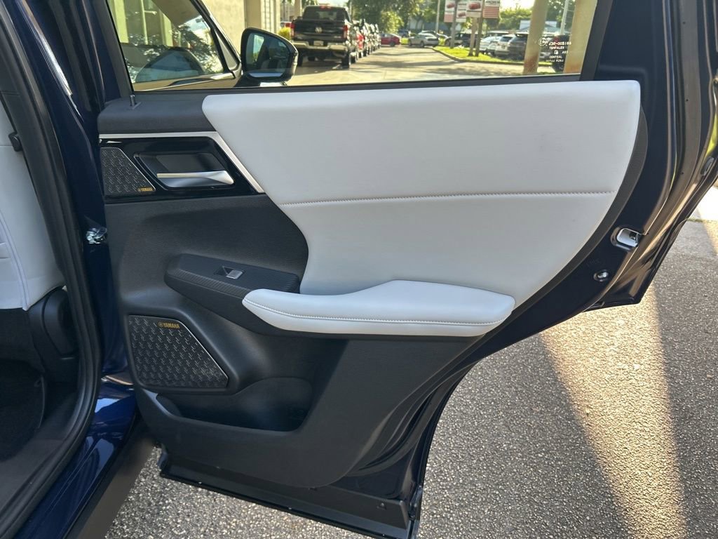 New 2025 Mitsubishi Outlander SE image 25