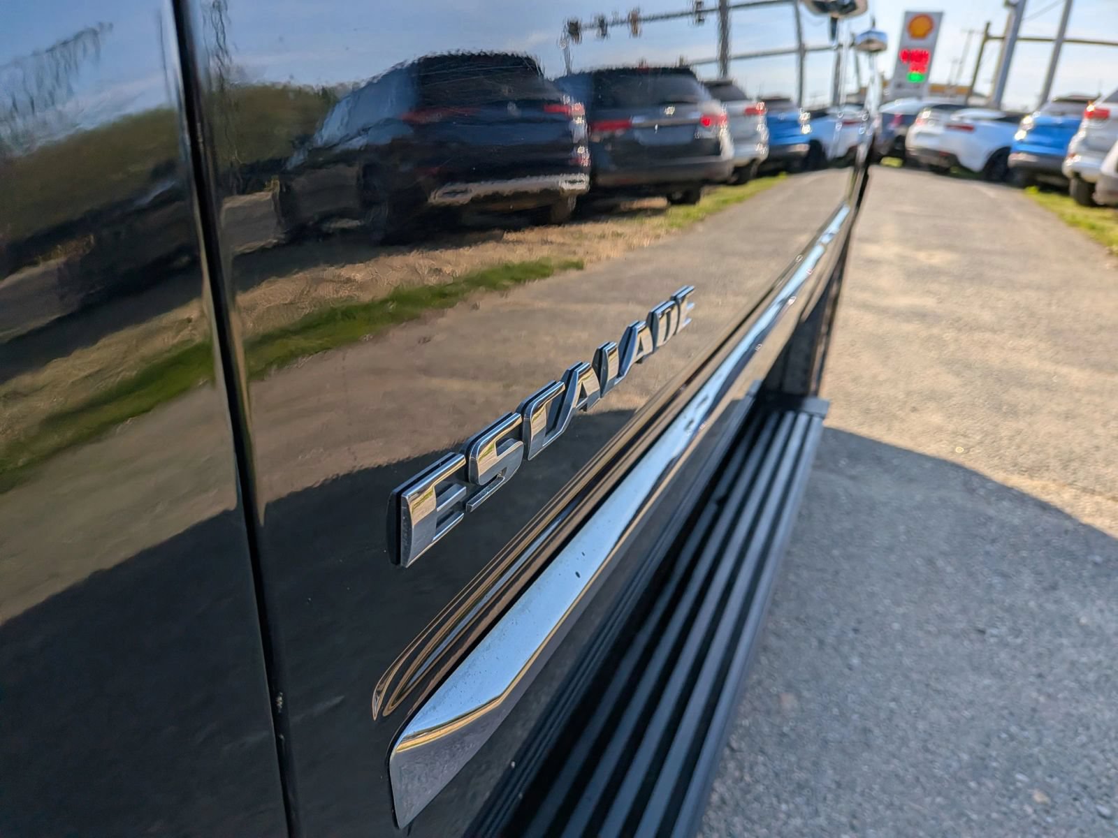 Used 2011 Cadillac Escalade Premium AWD/4WD image 11