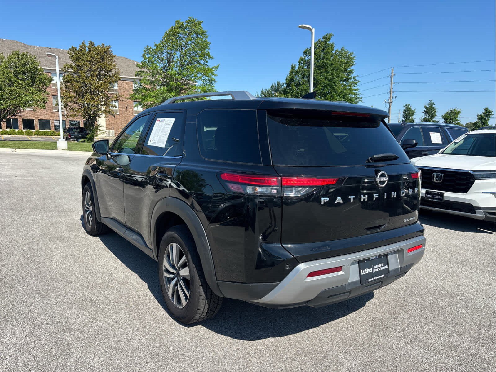 Used 2025 Nissan Pathfinder SL AWD/4WD image 3