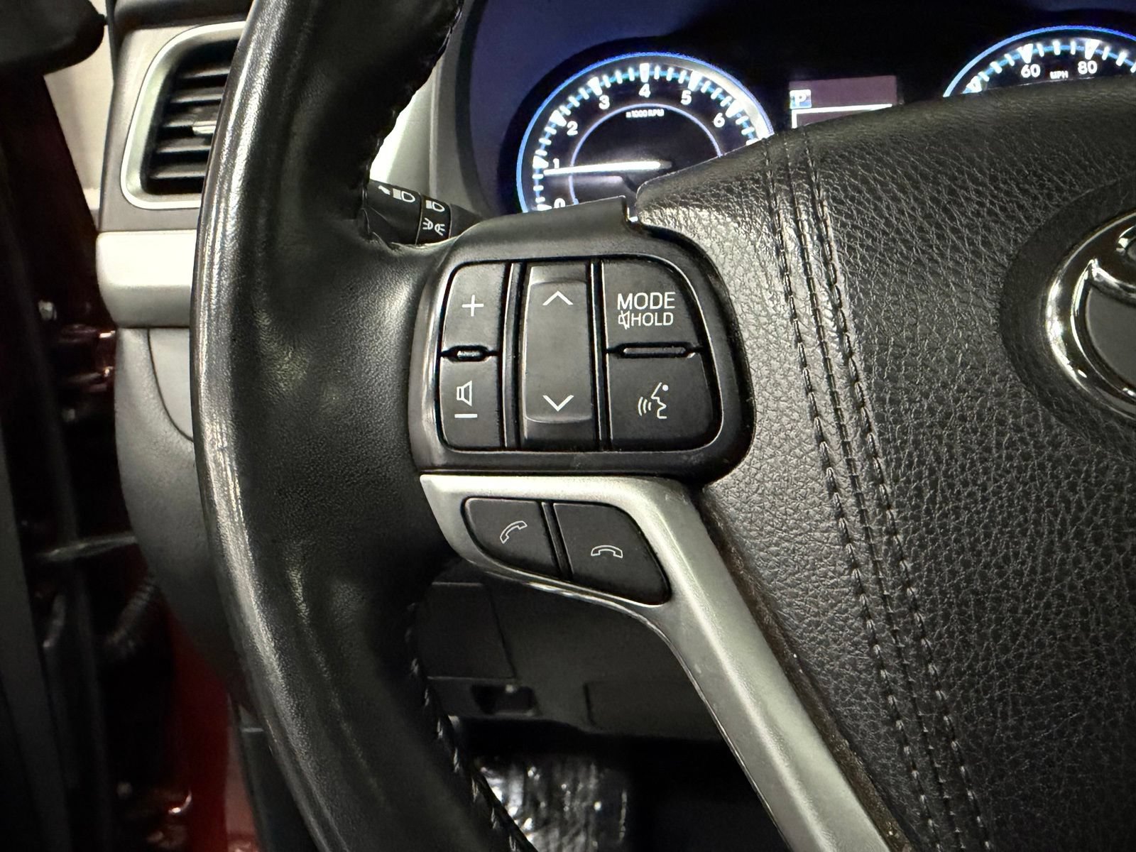 Used 2017 Toyota Highlander XLE AWD/4WD image 29