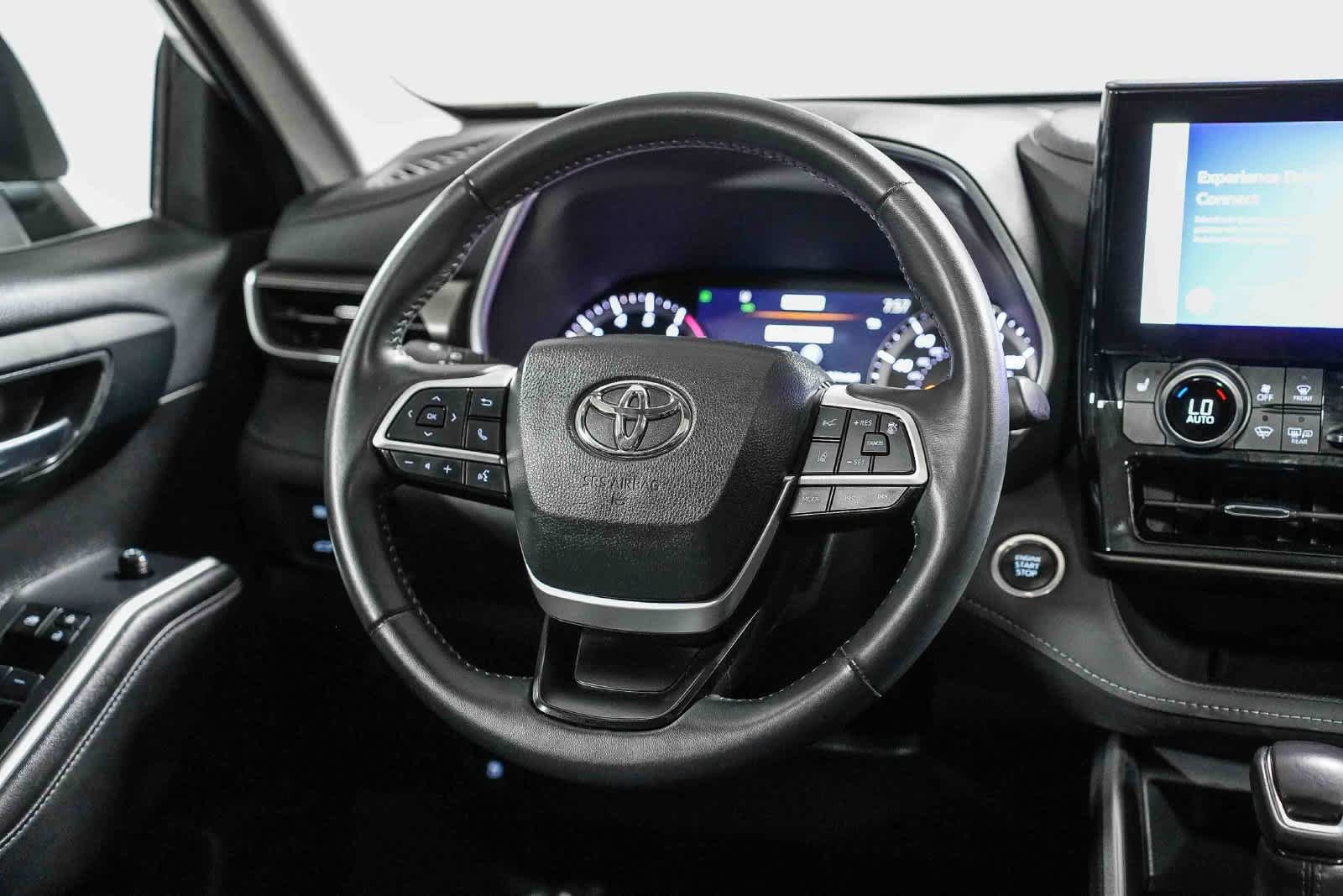 Used 2024 Toyota Highlander XLE FWD image 15