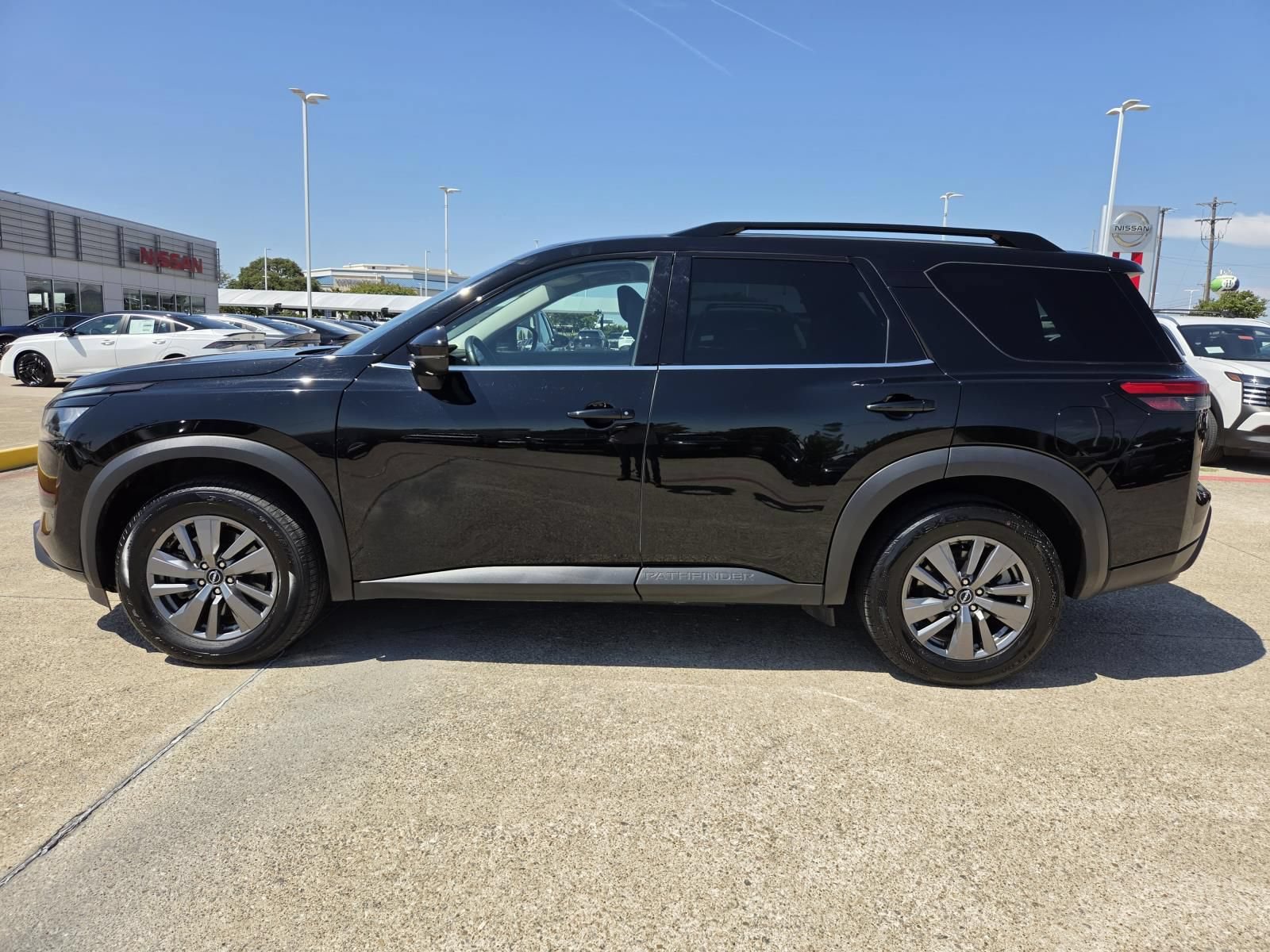 Certified 2025 Nissan Pathfinder SV FWD image 8